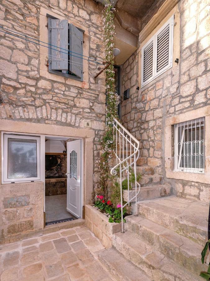 Mediteran * Stari Grad (Hvar)